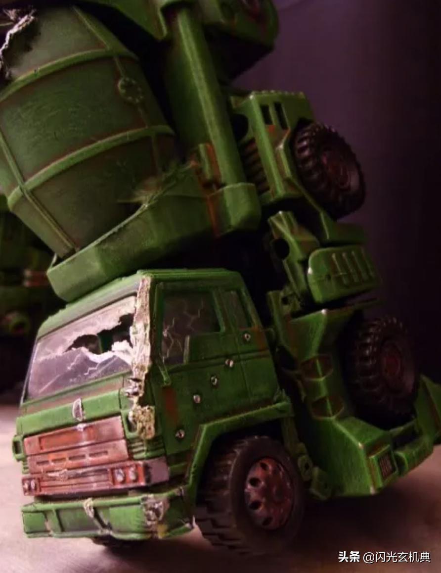 变形金刚动漫人物:重涂塑造战损严重的挖地虎组合-大力神