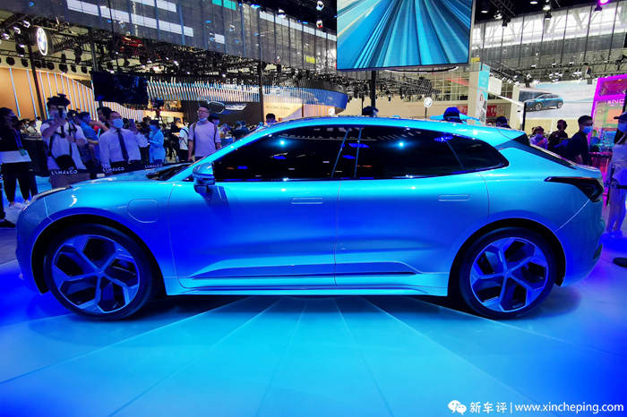 吉利星瑞和高尔夫8哪个更值得买,高尔夫和星瑞