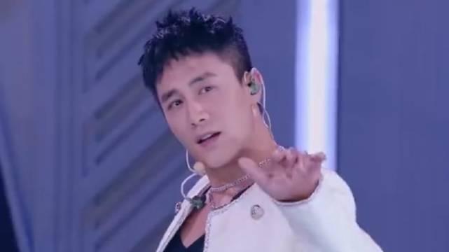 披荆斩棘的戚薇李承铉,披荆斩棘的哥哥戚薇鼓励李承铉