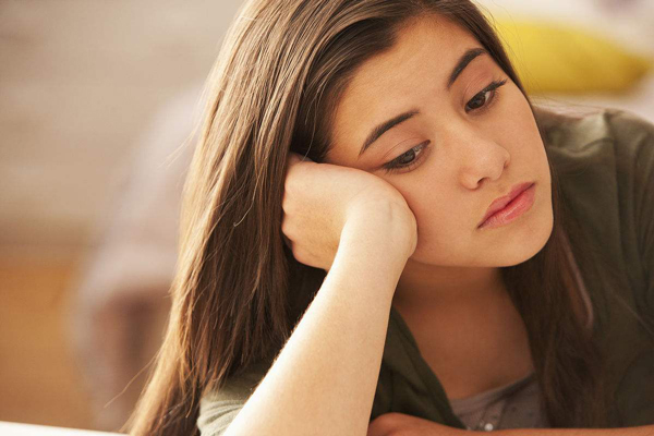 脸上有红血丝怎么办简单方法,脸上有红血丝还出血怎么消除