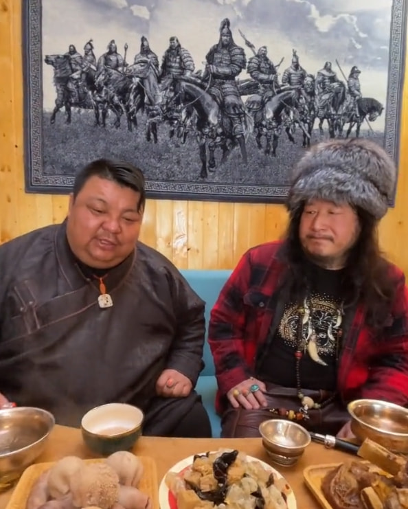 一顿饭吃一只羊？恩克30岁出头体重近400，手臂开始出现“黑斑”