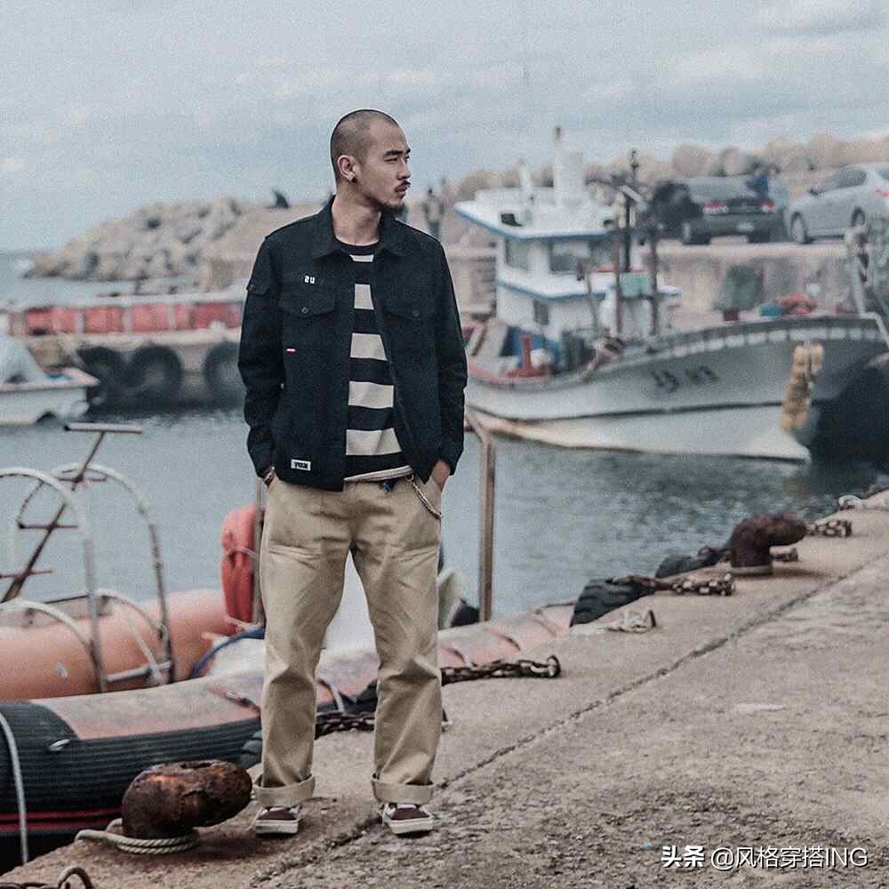 男士米白色小西服搭配卡其色裤子,秋冬男士宽松卡其色裤子搭配