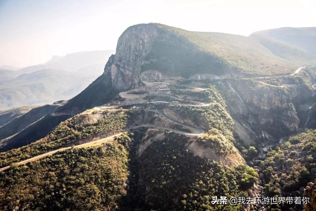 三个人一辆面包车环游世界,3个小伙开面包车