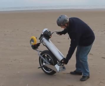 回收旧摩托车自己用,用废品制作一个摩托