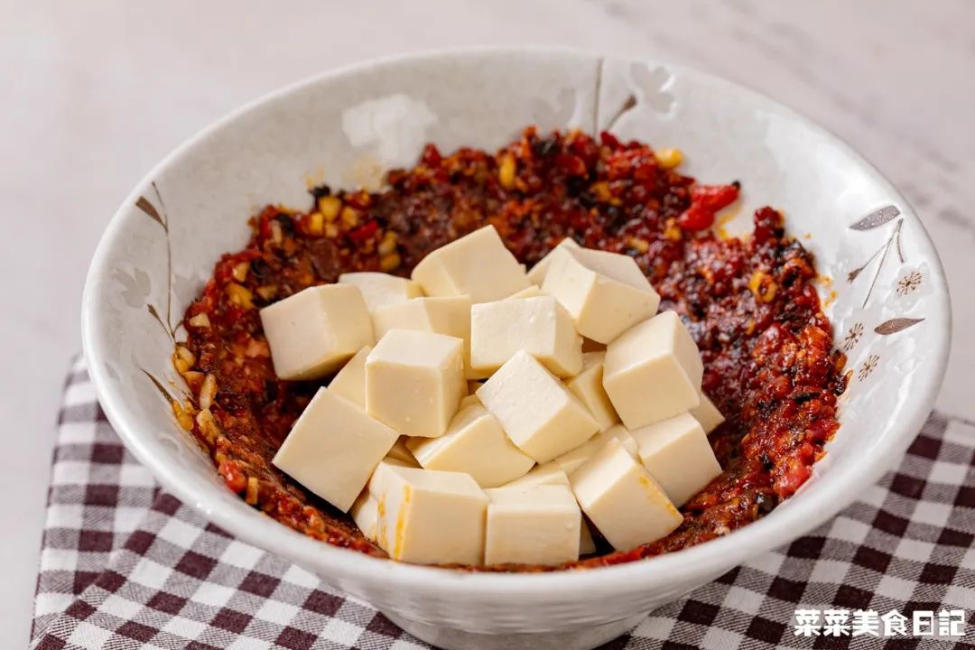 上班族午饭微波炉加热,微波炉解决一日三餐