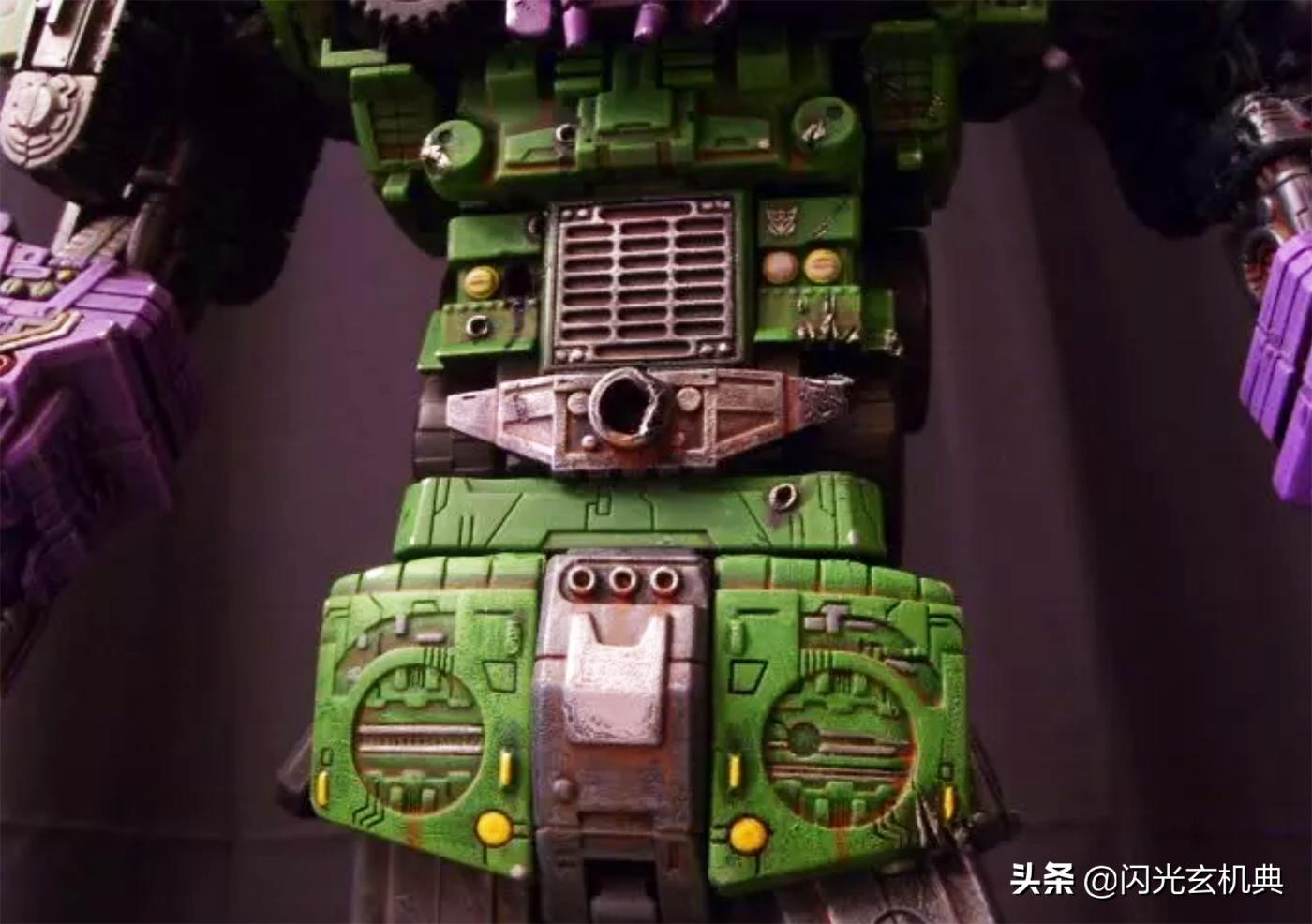 变形金刚动漫人物:重涂塑造战损严重的挖地虎组合-大力神
