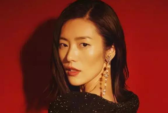 单眼皮适合假睫毛还是睫毛膏,小眼睛单眼皮适合哪种睫毛膏