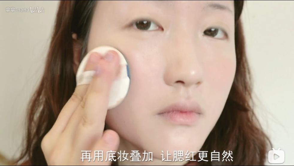 小个子五官立体要怎么搭配才好看,五官平平无奇的长相却很好看