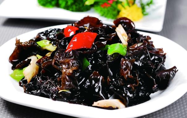 螺蛳粉汤底做法及配方红油,熬螺蛳粉的汤50斤水放多少盐