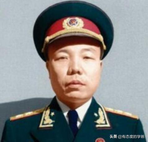 1982年，兰州军区来了个老人，政委肖华亲自迎接：没想到你还活着