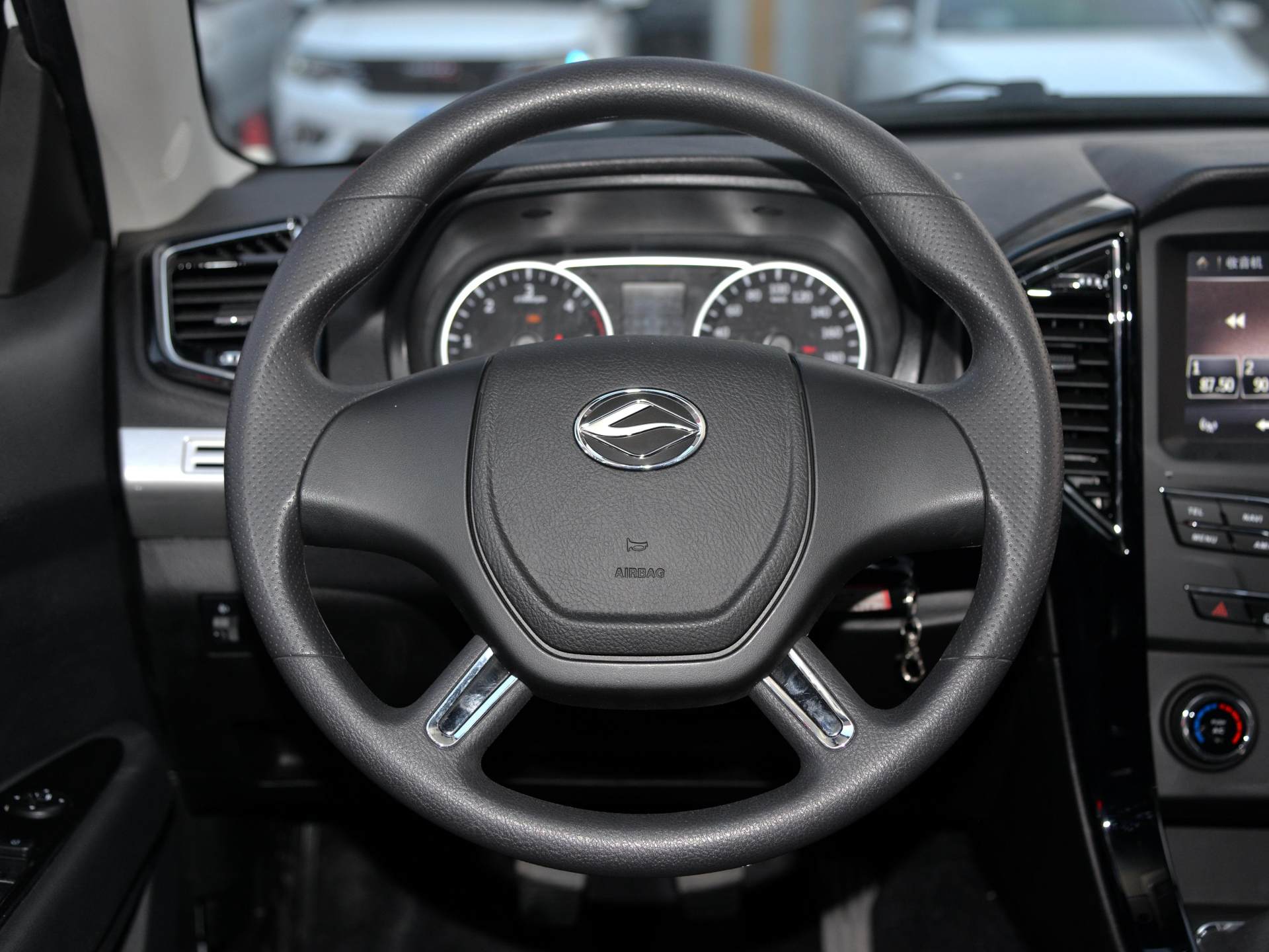 陆风X82.5T四驱柴油版油耗,陆风x82.0t汽油四驱家用代步