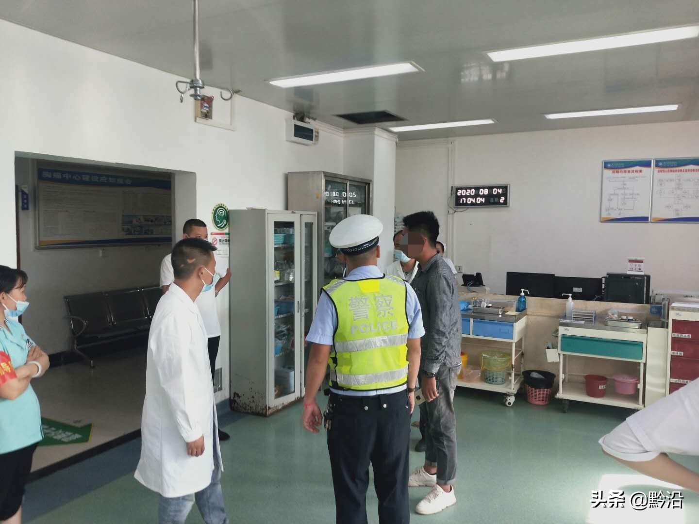 男子行车途中,一颗飞石突然弹进嘴里,卡住了喉咙