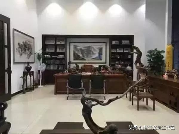 高端摆设物件崖柏,崖柏抱石山居摆件