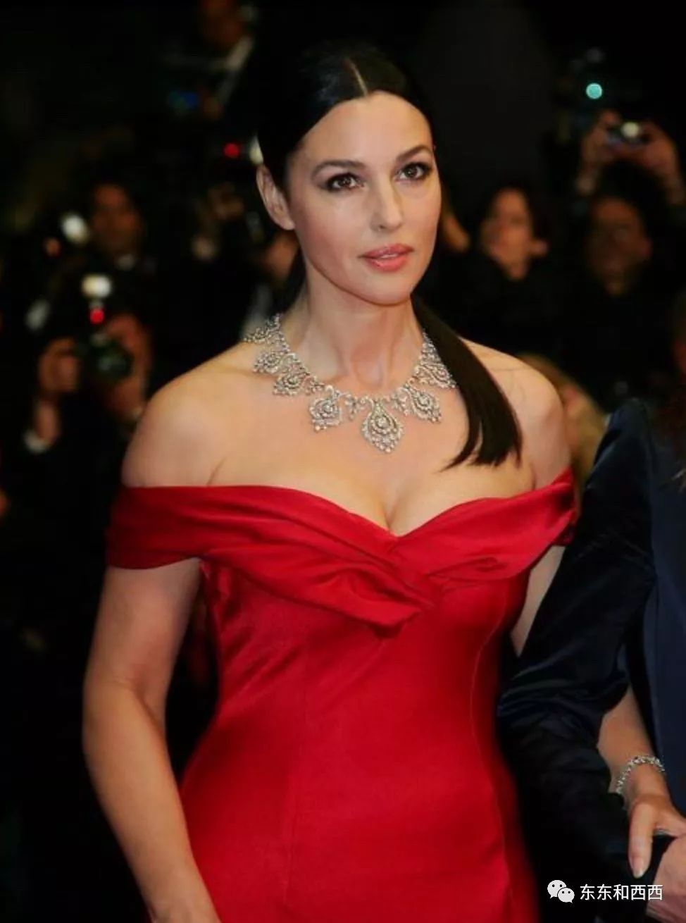 55岁仍然性感至死，这样的天生*物尤**从来没人觉得她低俗