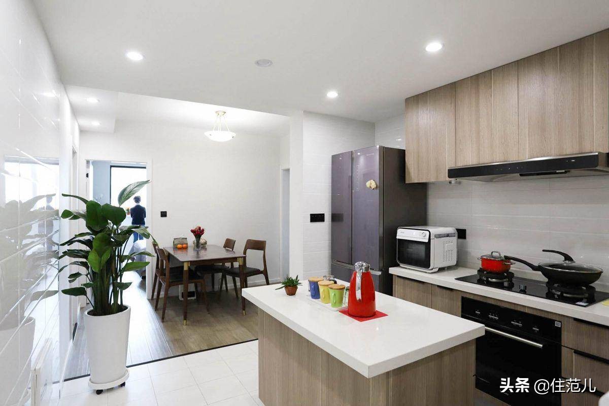 58㎡两室一厅，小户型也能拥有中岛厨房，父母硬核装修胜过年轻人
