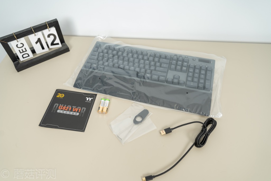 做工细腻手感超好,曜越g821多模电竞机械键盘