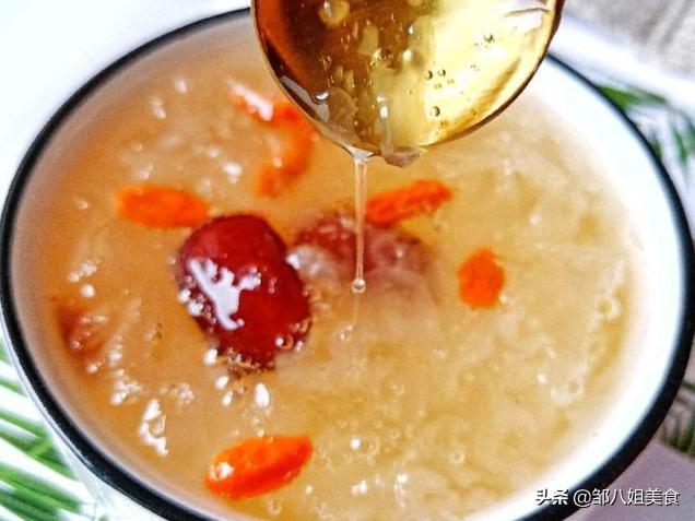 煮银耳汤怎么才能不溢出来,银耳怎么泡怎么煮汤才更溶