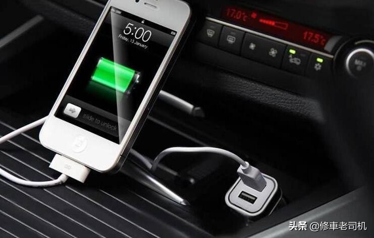 在车上给手机充电断断续续的,车上手机充电器使用方法