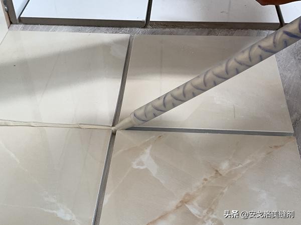 美缝不好铲胶是什么原因,美缝剂怎么压缝铲的时候没有毛边