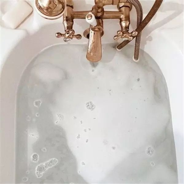 化妆品过期了还能用吗老爸评测,过期的护肤品化妆品千万别扔