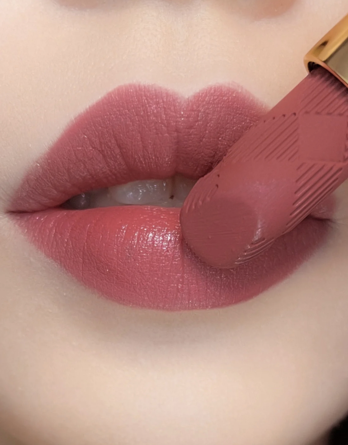 冬天口红推荐美宝莲,冬天适合什么样的口红