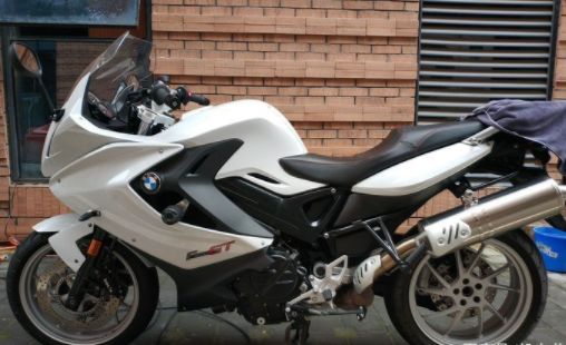 中了香港骑警的毒，拿下宝马F800GT，鲍鱼刹车、皮带传动、单臂摇