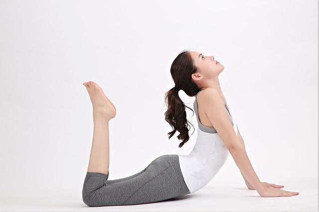 瑜伽服的选择技巧有哪些,初学瑜伽怎样挑选瑜伽服