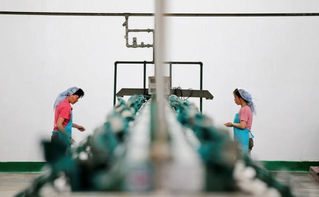 朝鲜国营纺织厂,朝鲜工人的日常生活