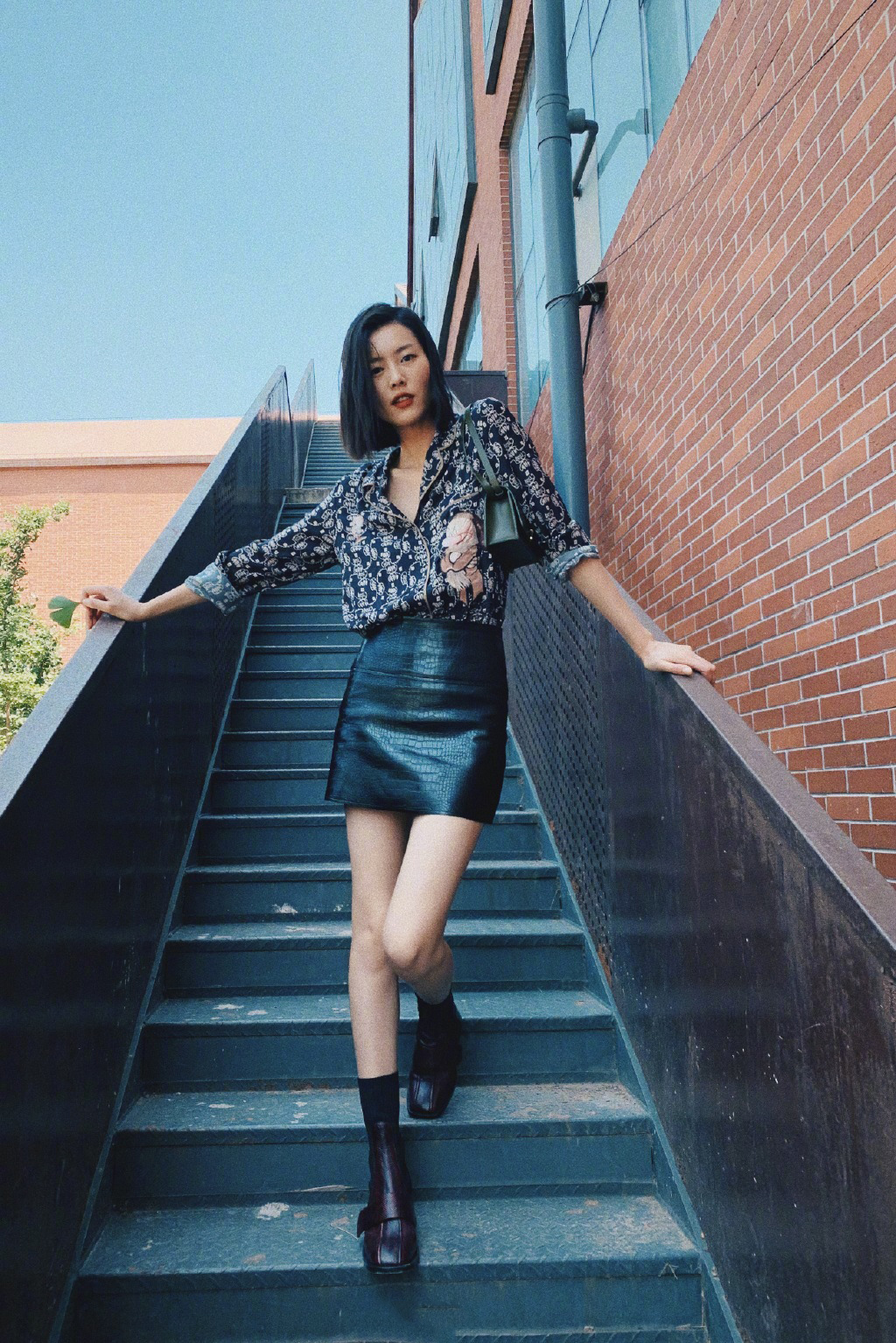 刘雯高级感身材,刘雯长腿大气时尚