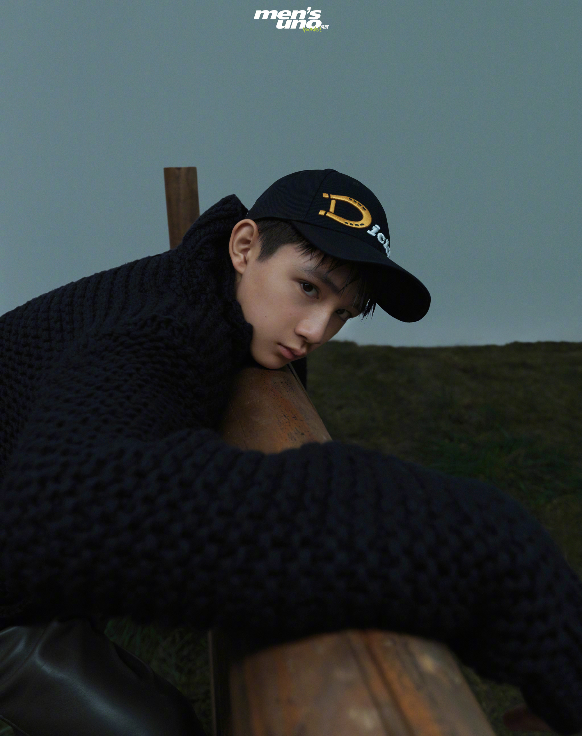 14岁荣梓彬再登时尚大片，碎发造型配活力穿搭，时尚表现力爆棚