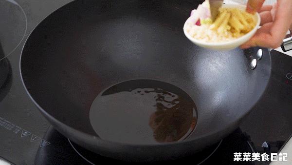 一年卖出70亿！摆摊有它必火，香到城管都要来一碗