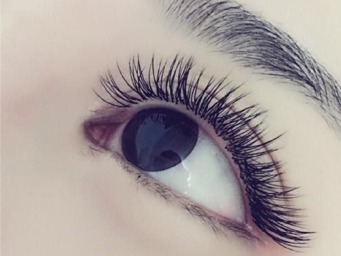 又翘又自然的睫毛初学者,如何拥有浓密纤长的睫毛