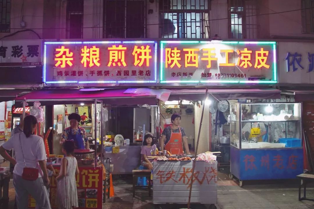 无夜市不夏天！西园里菜场竟然是个“深夜大食堂”？