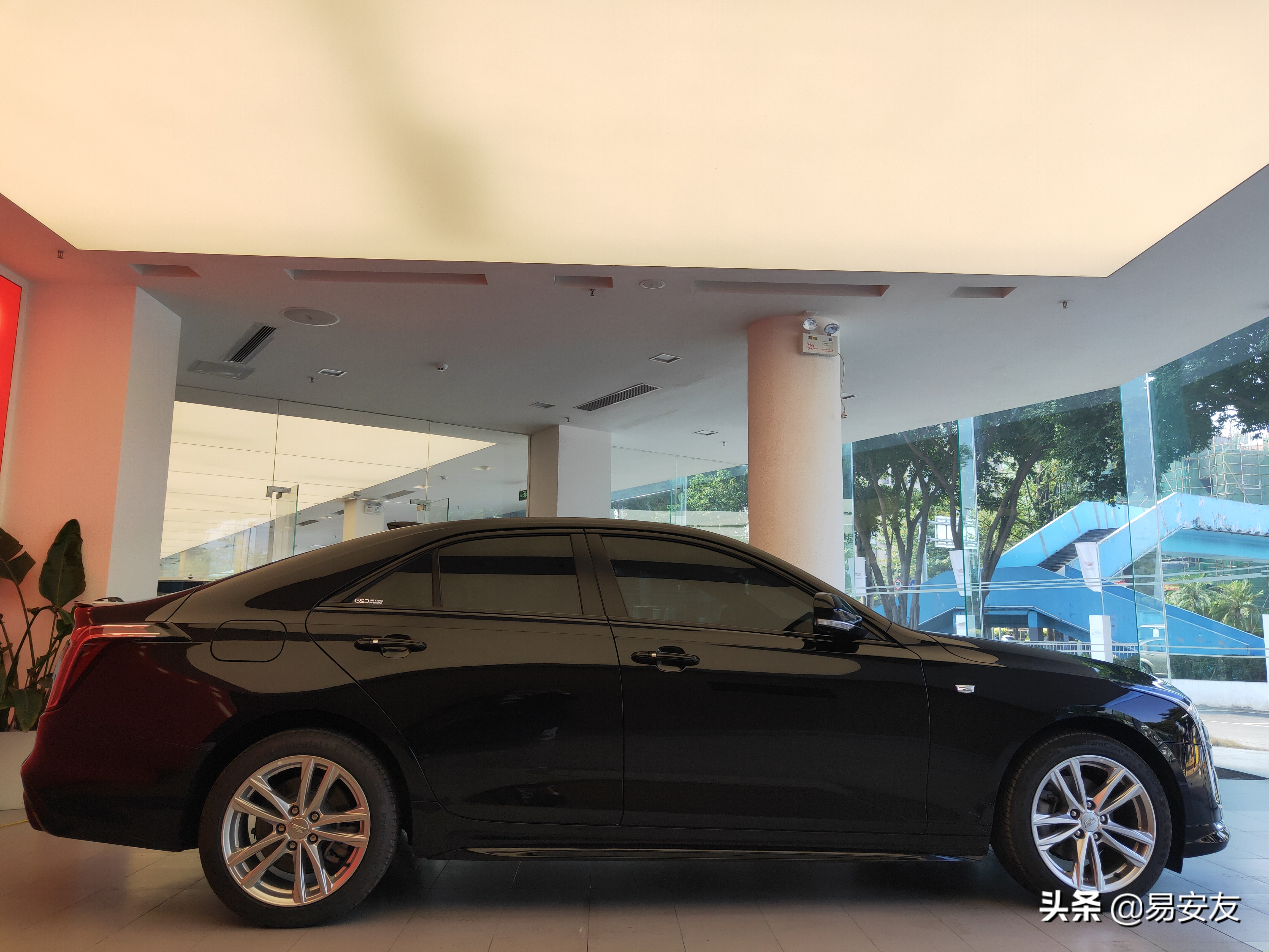 凯迪拉克汽车贴玻璃膜怎么选,凯迪拉克汽车车身贴膜推荐