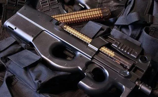 p90冲锋枪真实长相名字,p90冲锋枪真枪长什么样子