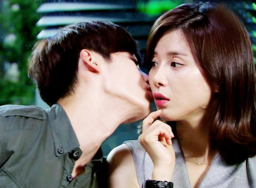 影视剧中接吻的戏是真亲吗,电视剧中的吻戏真的要接吻吗