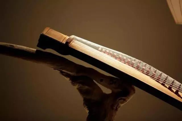 古筝发霉潮湿怎么办,古筝太阳晒后怎么补救