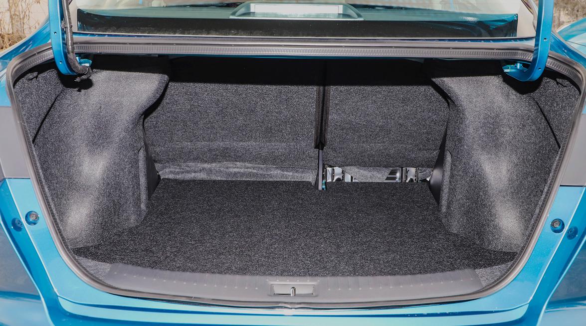 十四代轩逸挑战一箱油1000公里,经典2019款轩逸新车跑7.8个油