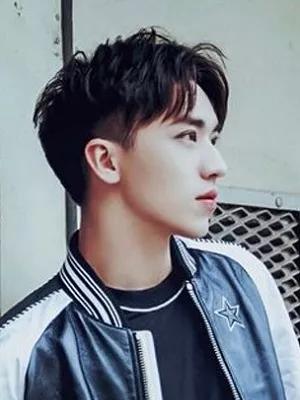 钻石脸适合什么发型男生短发,40岁钻石脸适合什么发型