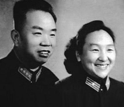 杨炬53岁丧夫，84岁丧子，面对生活不幸，一句“苦啊”令人落泪…