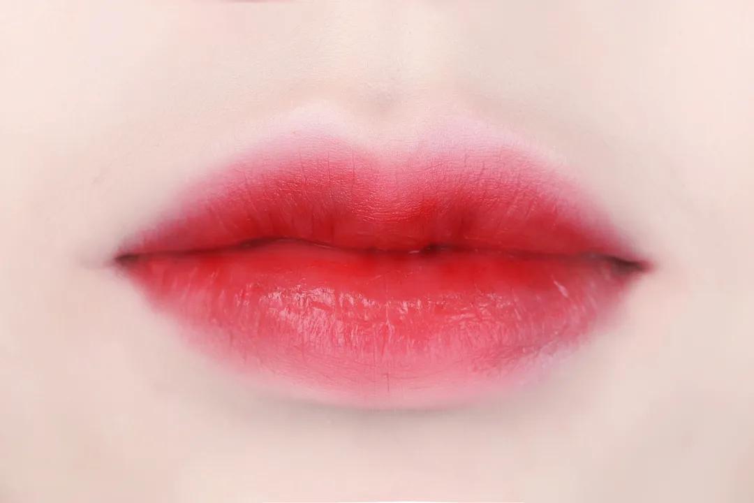 一分钟学会五种最热门唇妆,新手唇釉唇妆简单教程