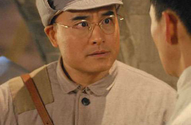 背叛、潜伏、离间,敌中有我;攻心、奇谋、谍战,斗智斗勇!