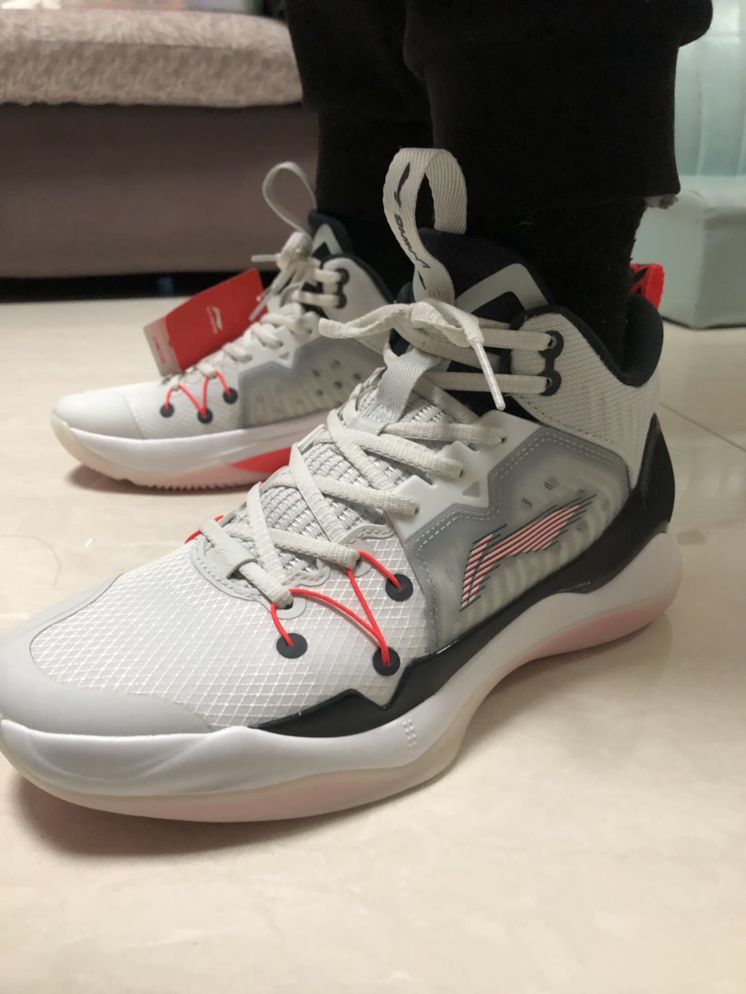 李宁8083ultra和利刃3v2哪个好,国产性价比高的篮球鞋实战推荐