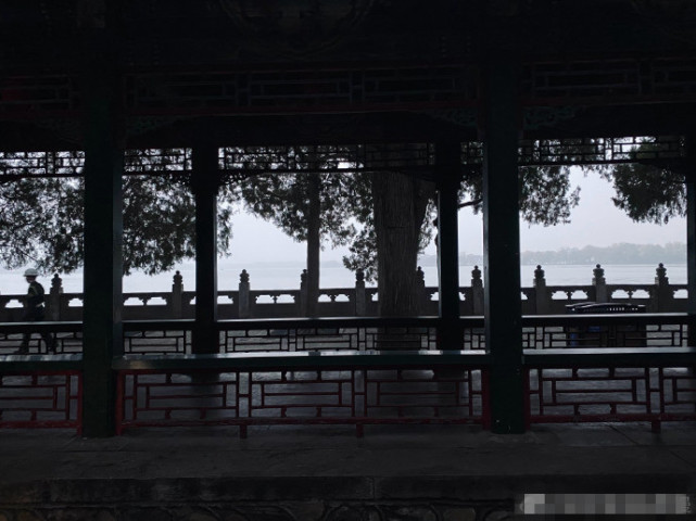 懒理关系户吐槽,孙俪妹妹晒与姐姐同款秀姐妹情,打卡故宫气质赞