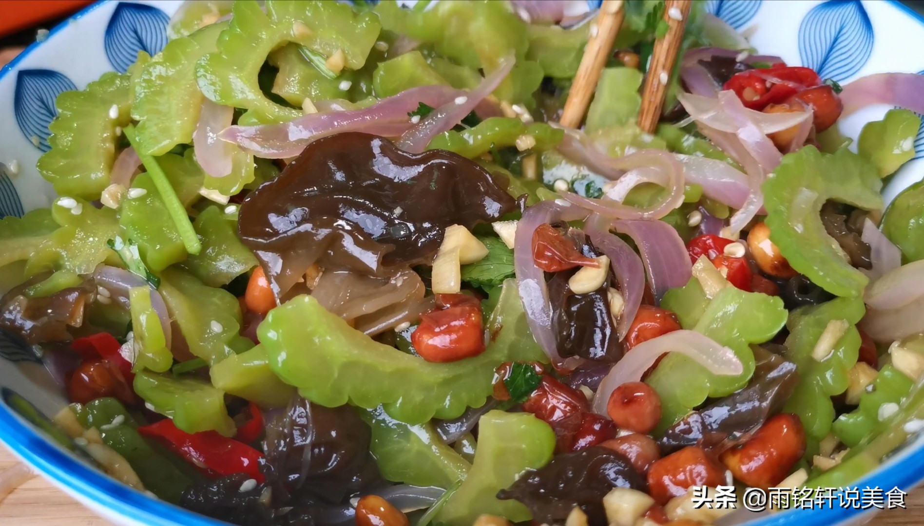 凉拌苦瓜正确最好吃的做法,凉拌苦瓜怎样炒苦瓜不苦