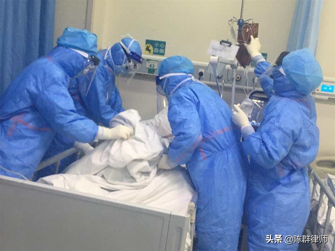 青年医生抢救60岁老太太,90后医生连续抢救老人30分钟