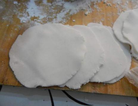 水晶饺子粉没用开水和面,水晶饺子怎么和面可以只用面粉吗