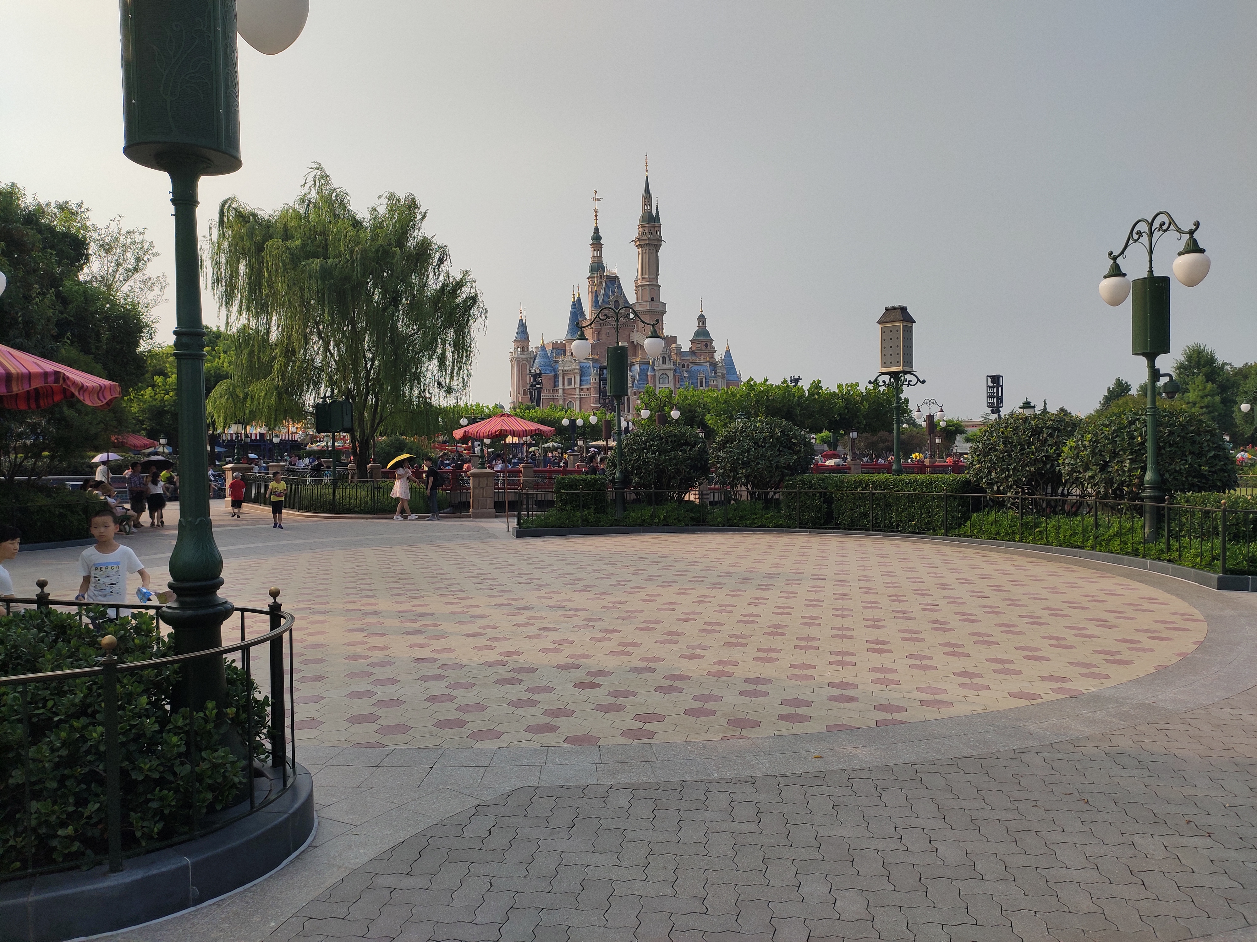 上海迪士尼一大一小旅游攻略,上海迪士尼吃住攻略讲解