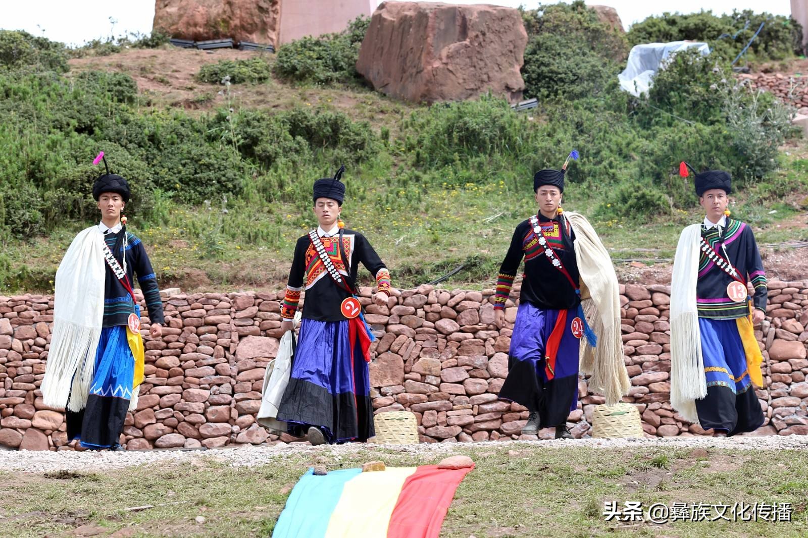 彝族：有米有丝共兴旺