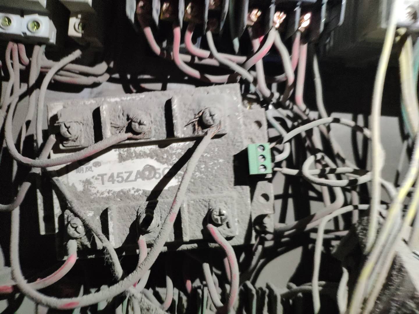 为什么固态继电器会烧掉,三轮摩托车继电器经常坏